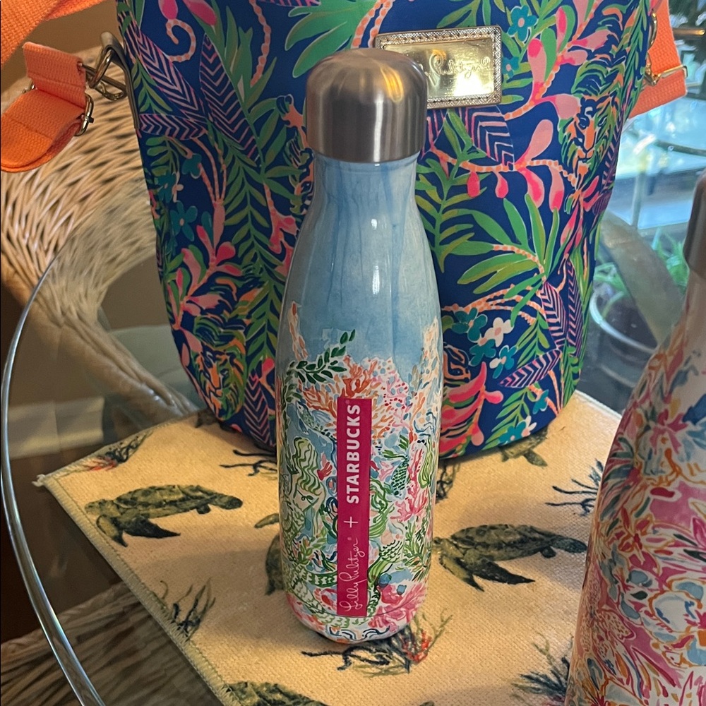 Lilly Pulitzer Starbucks bottles with cooler - Picture 4 of 8